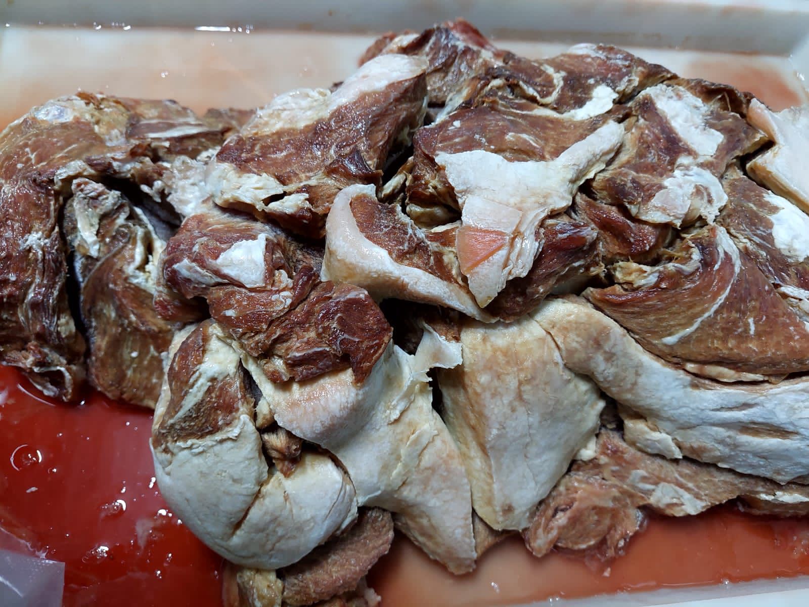 Adaf apreende 1,9 toneladas de carne suína imprópria para o consumo humano