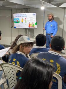 Imagem da notícia - 47ª Expoagro: Palestras da Adaf compartilham informações sobre mosca-da-carambola, biossegurança em granjas de suínos e uso correto de agrotóxicos